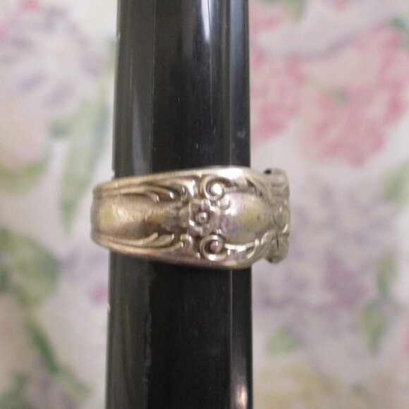 Vintage INTERNATIONAL SILVER Spoon Ring ~ HERITAGE Pattern Spoon Bypass Ring - Picture 4 of 10